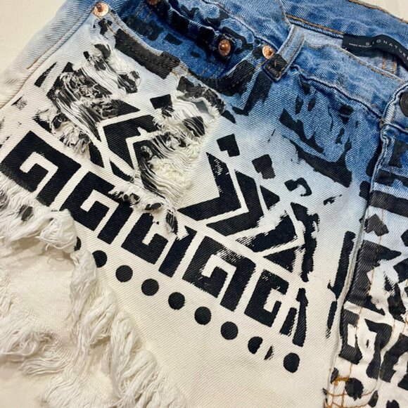 SIGNATURE 8 AZTEC DISTRESSED SHORTS SIZE LARGE - Picture 12 of 13